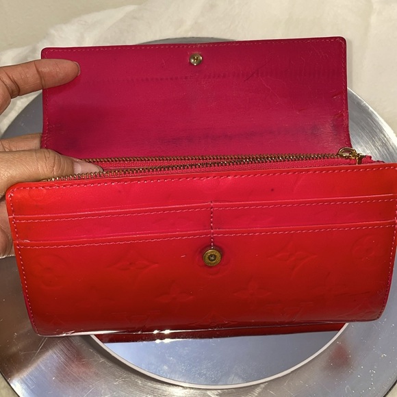 LOUIS VUITTON Monogram Vernis Sarah Wallet Envelope Red Leather - Picture 6 of 17